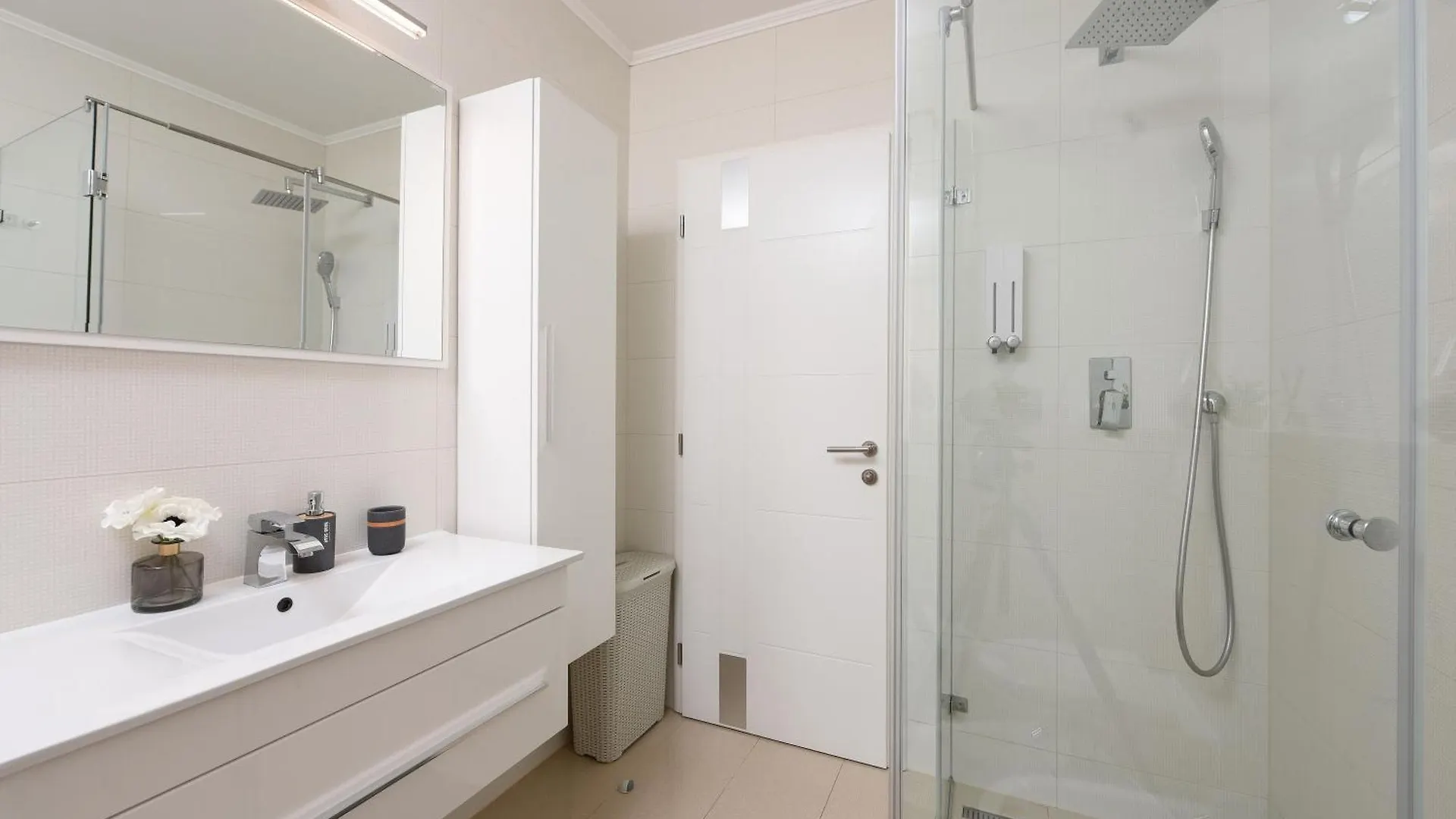 זאדאר Luxurious Urban Retreat Apartment With Whirlpool And Private Parking