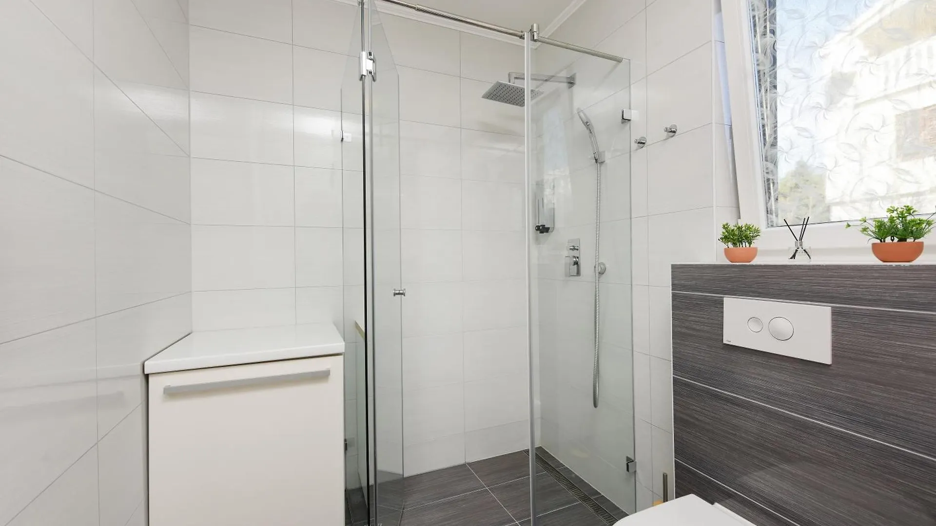 זאדאר Luxurious Urban Retreat Apartment With Whirlpool And Private Parking קרואטיה