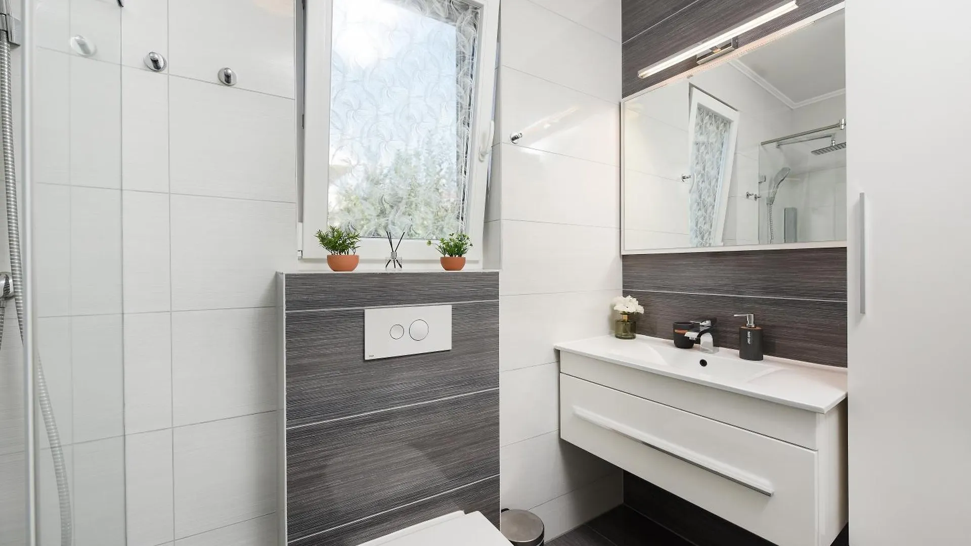 זאדאר Luxurious Urban Retreat Apartment With Whirlpool And Private Parking