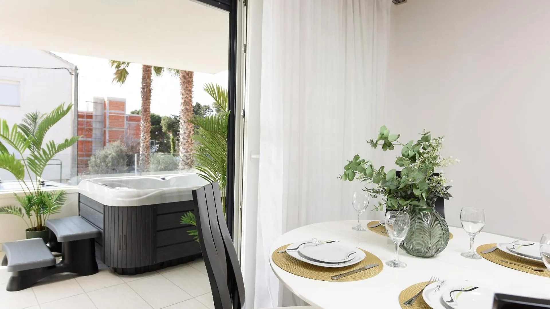 זאדאר Luxurious Urban Retreat Apartment With Whirlpool And Private Parking