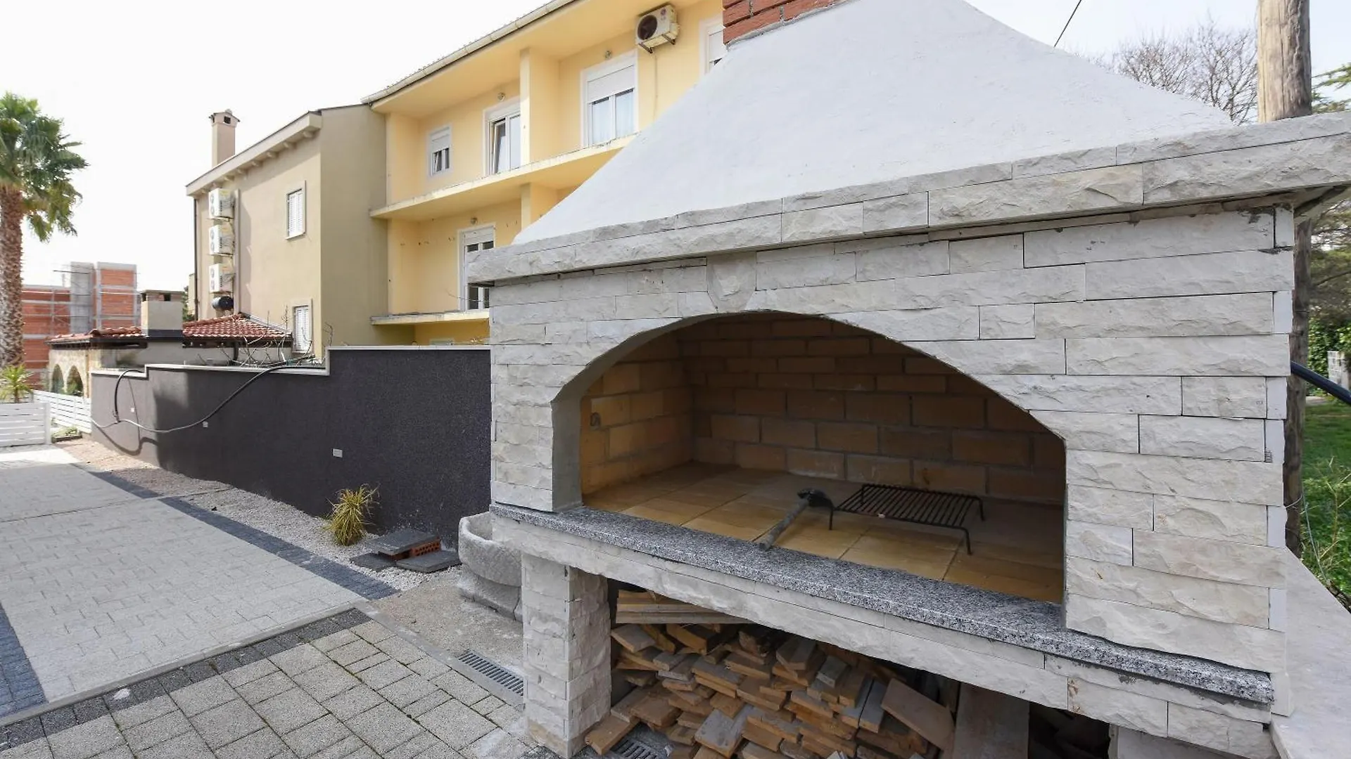 זאדאר Luxurious Urban Retreat Apartment With Whirlpool And Private Parking